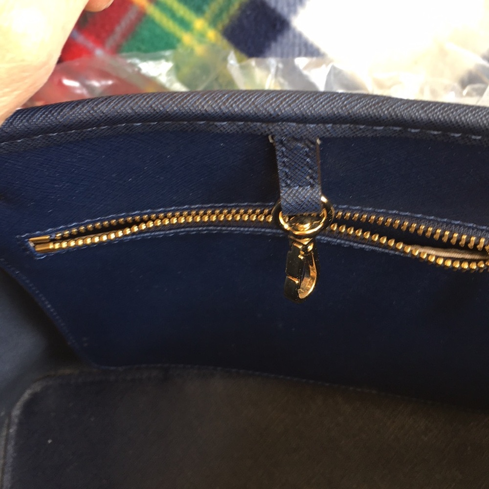 MICHAEL KORS TOTE 🎁🎁🎁 - Picture 2 of 8